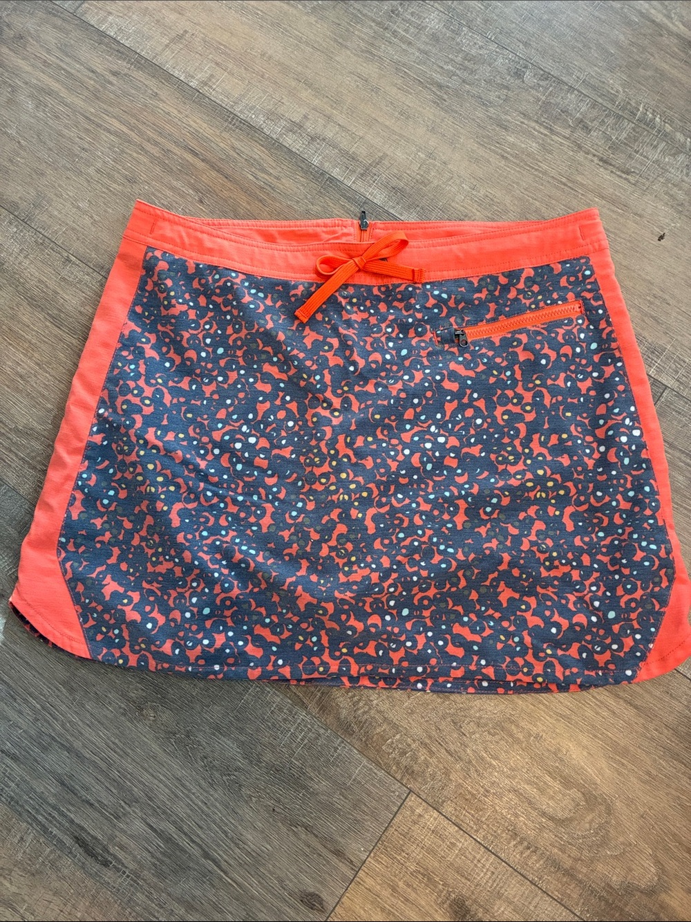 White Sierra Coral Trim Navy Floral Active Skirt